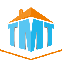 Logo mit einem Hausdach in Orange und blauen Buchstaben „TMT“ in einem Schilddesign.