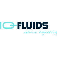Logo von iQ Fluids mit dem Schriftzug „chemical engineering“ in blauer und türkisfarbener Schrift.