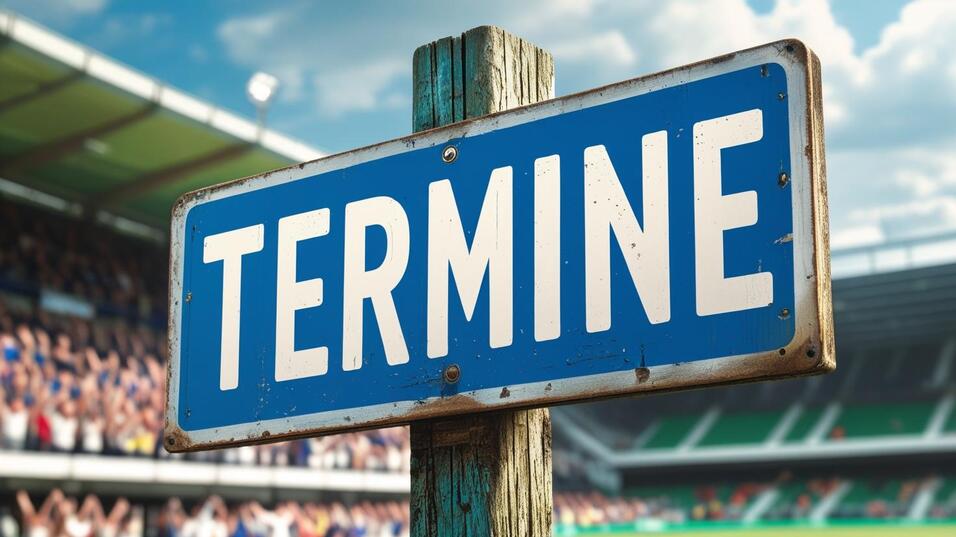Blaues, abgerundetes Schild mit der Aufschrift „TERMINE“ vor einem Stadion mit jubelndem Publikum im Hintergrund.