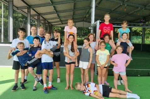 Gruppenbild mit Vereinskindern